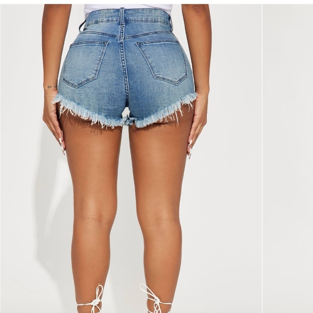 Fashionnova Denim Shorts - Medium Blue Wash Size 9 - Picture 3 of 10